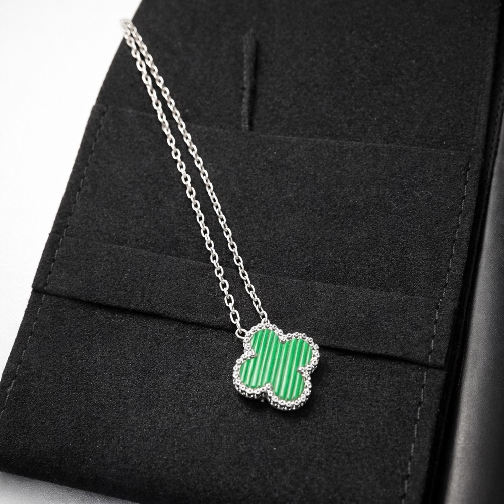 TU.LX Lucky Clover Pendant Necklace with pouch / Green / Silver NWT